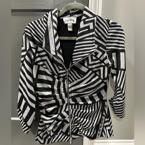 Joseph Ribkoff Stylish Geometric Design Jacket
super stylish black & gray - Picture 1 of 8